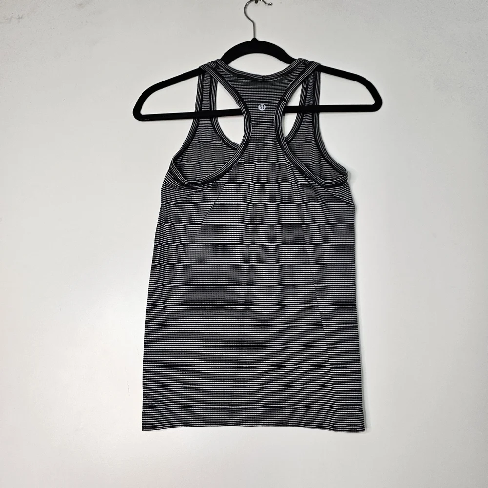 Lululemon Activewear Swiftly Tech Racerback Running Tank White / Black Stripe Sz